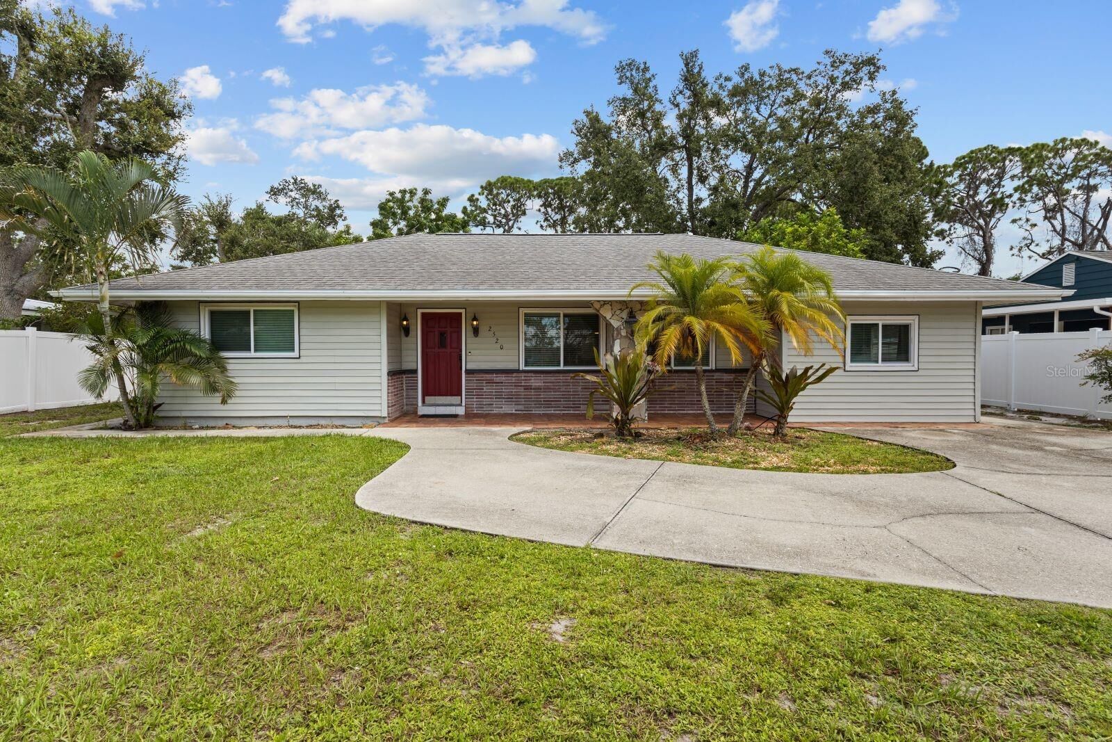 Property Photo:  2520 E Milmar Drive  FL 34237 