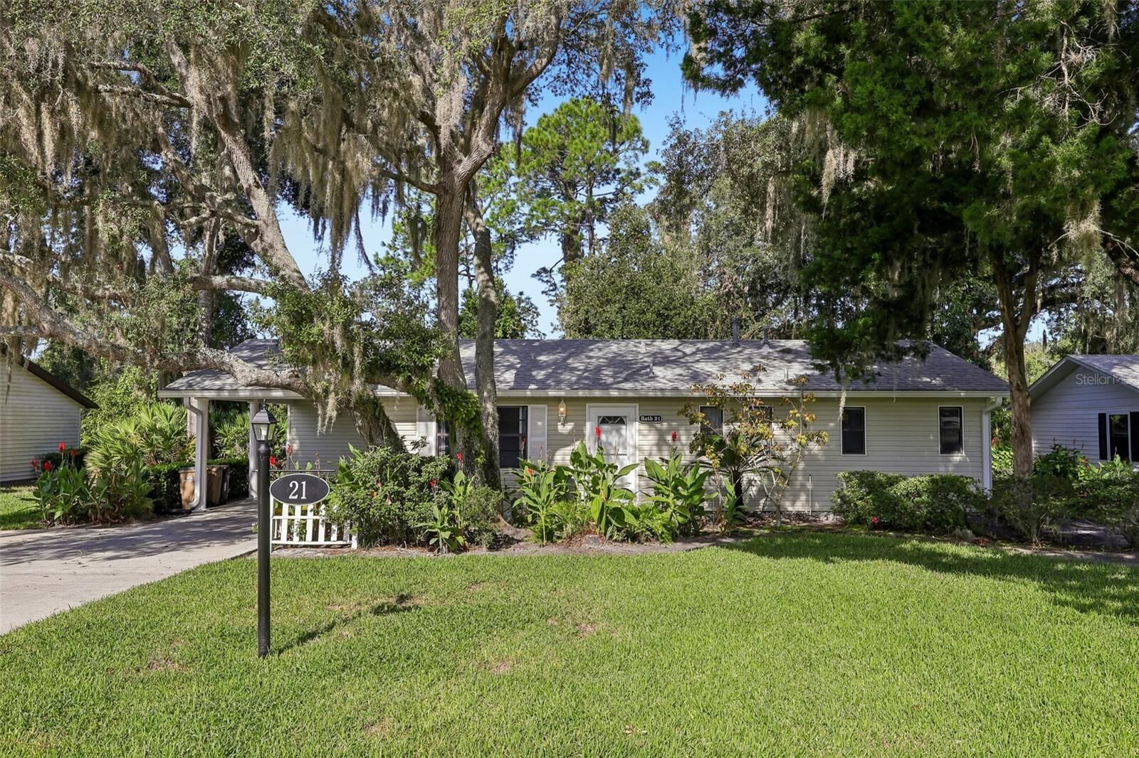 Property Photo:  21 Aberdeen Circle  FL 34788 