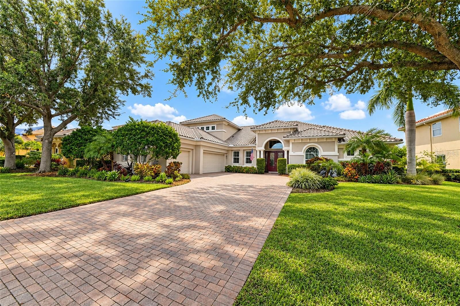 Property Photo:  817 Maritime Court  FL 34212 