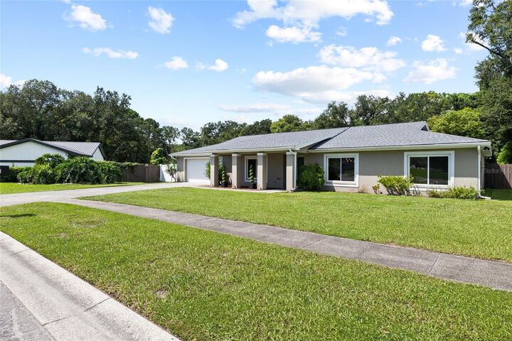 Property Photo:  7231 Woodbrook Drive  FL 33625 