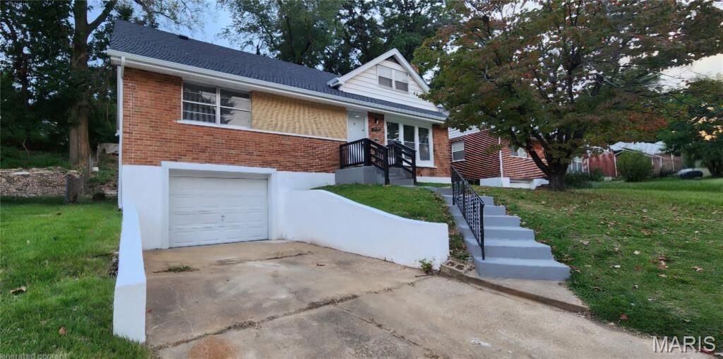 Property Photo: 7114 Groveland Drive MO 63121