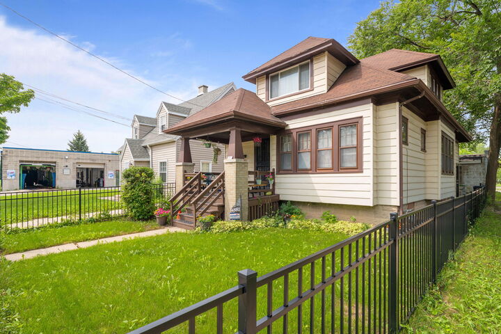 Property Photo:  4881 N 27th St  WI 53209 