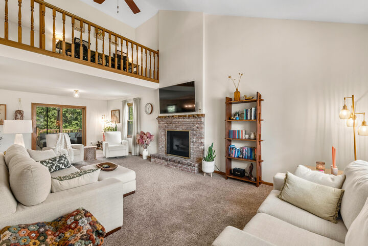 Property Photo: 1566 Briarwood Ln WI 53027