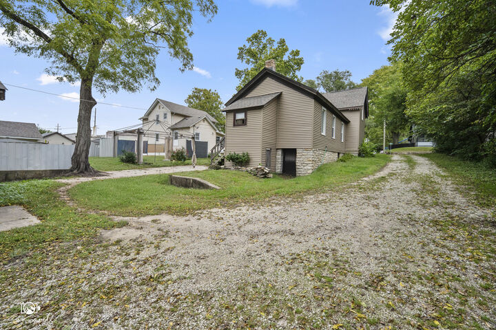 Property Photo:  528 S Water Street  IL 60481 
