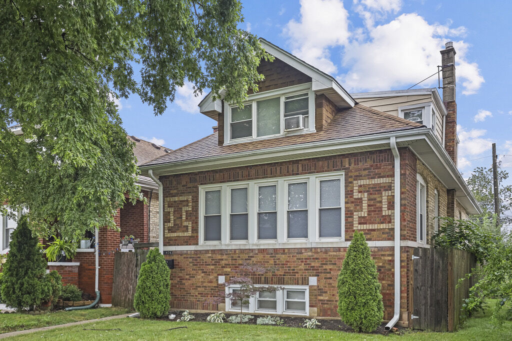 Property Photo: 3434 N Nagle Avenue IL 60634