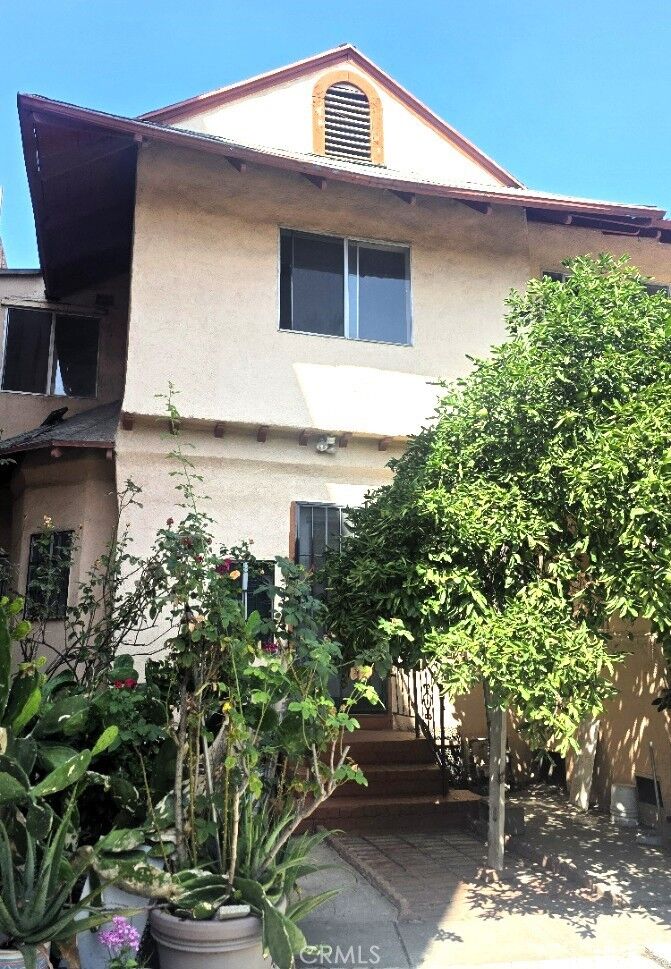 Property Photo:  1437 Bonnie Brae Street  CA 90006 