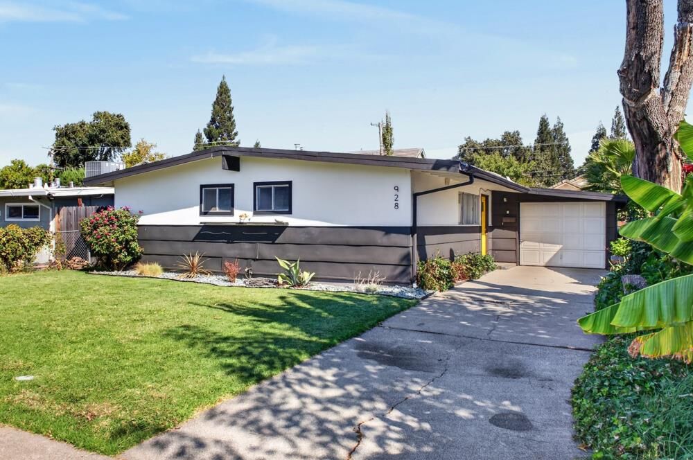 Property Photo:  928 Anna Street  CA 95605 