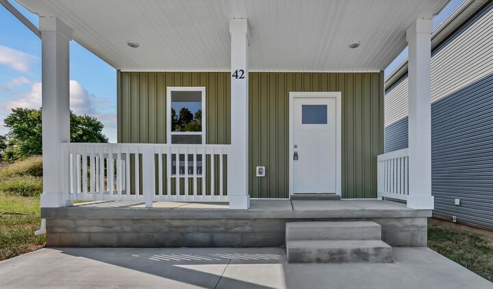 Property Photo: 42 Dixon Dr TN 37040