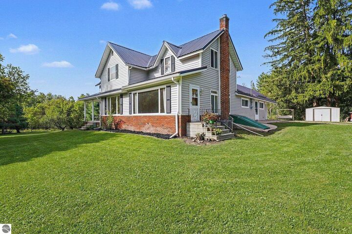 Property Photo: 476 S Fairview Road MI 48661