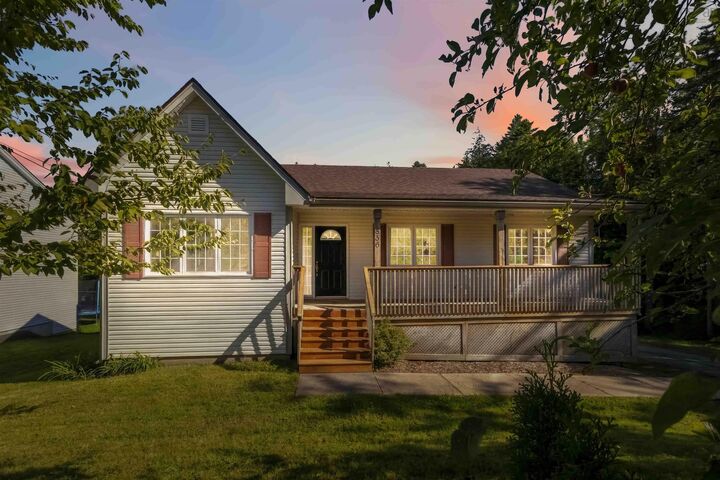 Property Photo:  836 Lakeview Avenue  NS B4E 3J8 