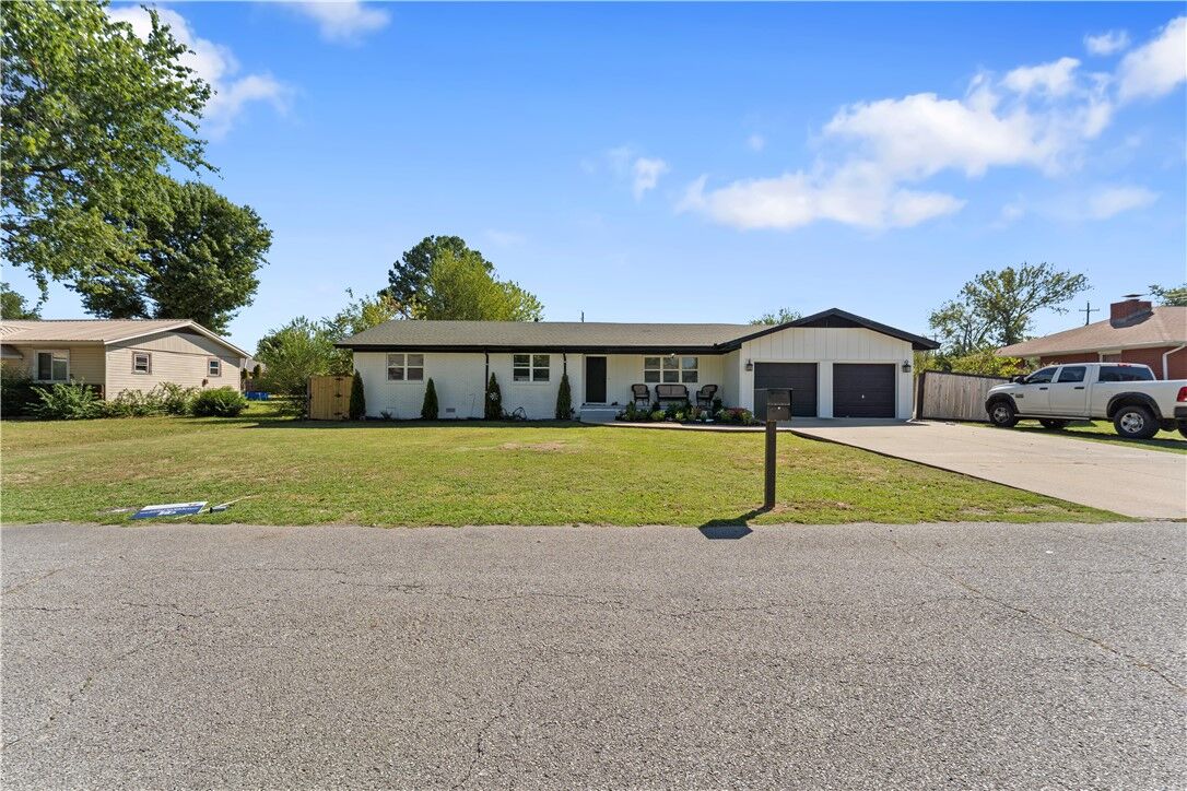 Property Photo:  1813 S J Street  AR 72756 