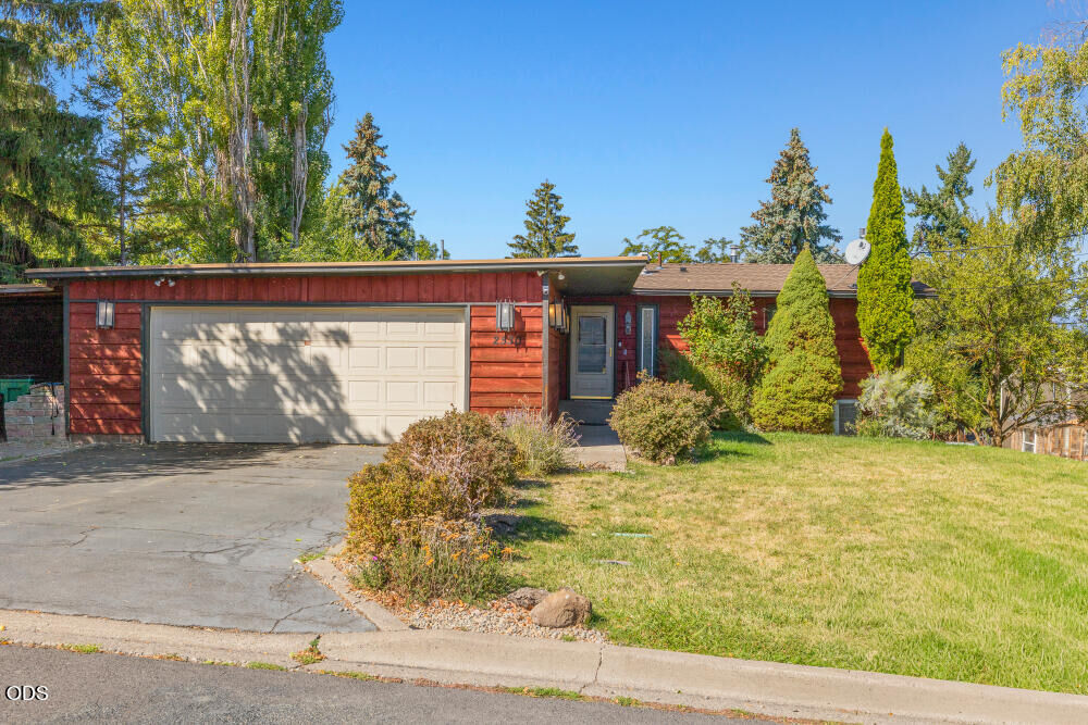 Property Photo:  2530 Berkeley Street  OR 97601 