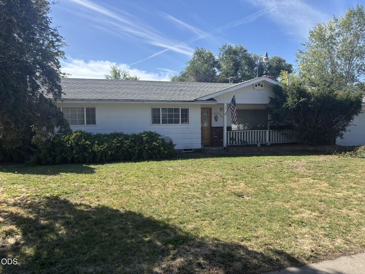 Property Photo:  5436 Villa Drive  OR 97603 