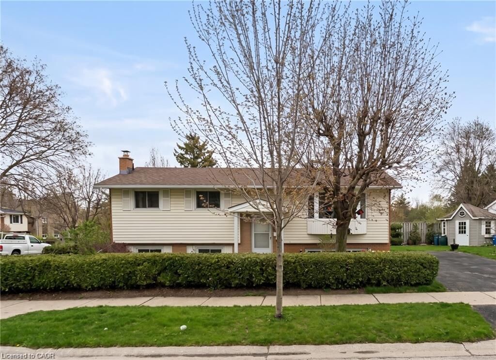 Property Photo:  602 Highpoint Avenue  ON N2L 4N1 