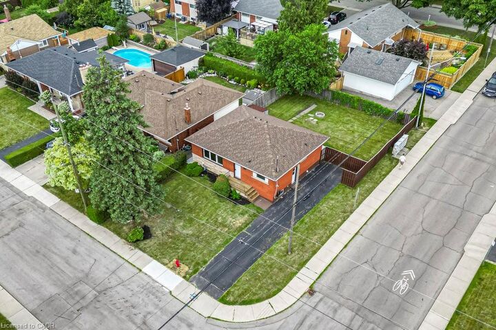Property Photo:  173 West 32nd Street  ON L9C 5H1 