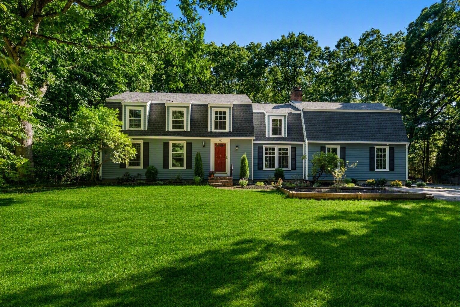 Property Photo:  942 Salem End Road  MA 01702 