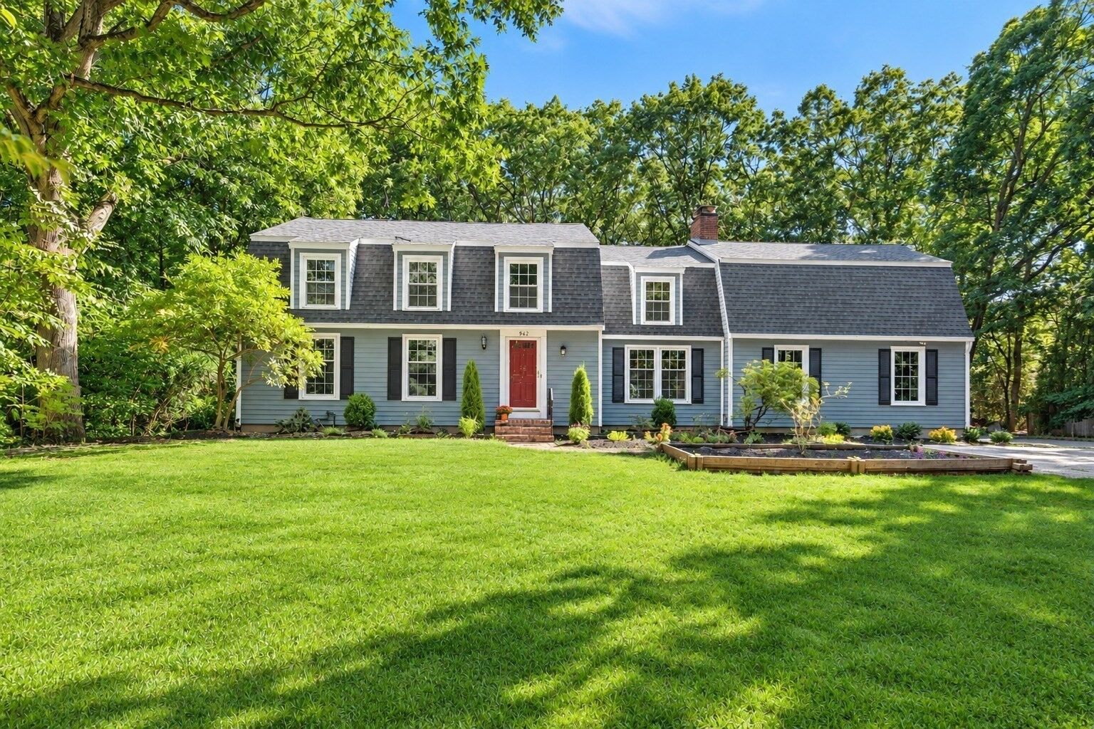 Property Photo:  942 Salem End Road  MA 01702 