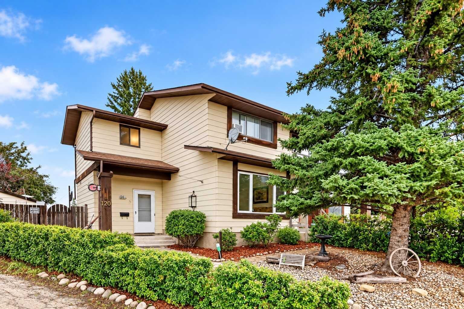 Property Photo:  120 Aboyne Place NE  AB T2A 5Z1 