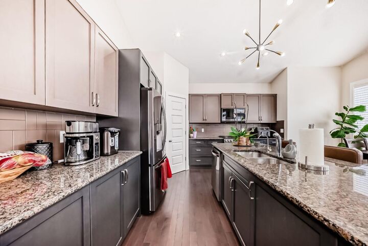 Property Photo:  612 Montgomery Close SE  AB T1V 0B7 