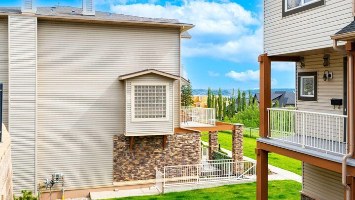 Property Photo:  169 Rockyledge View NW 1  AB T3G 5X1 