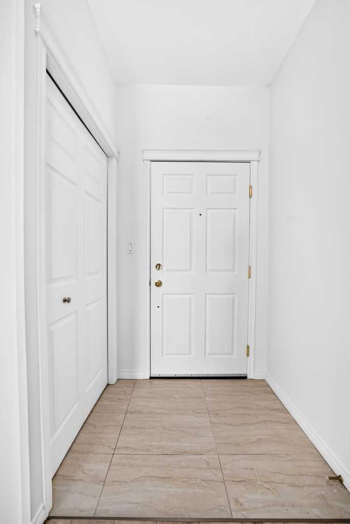 Property Photo: 7451 Springbank Boulevard SW 1315 AB T3H 4K5