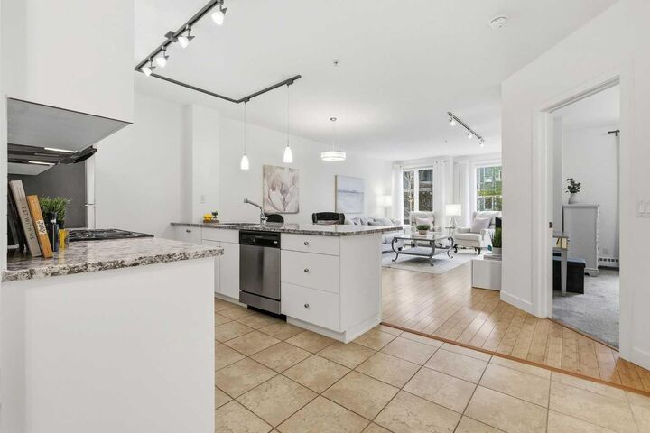 Property Photo:  328 21 Avenue SW 210  AB T2S 0G8 