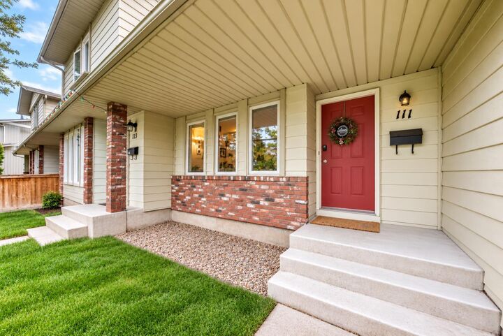 Property Photo:  111 Midbend Place SE  AB T2X 2J7 