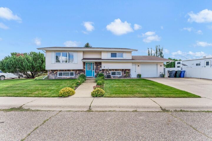 Property Photo: 3 Ross Heights Place SE AB T1B 2E5