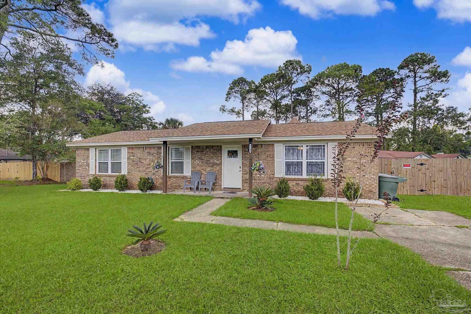 Property Photo: 8144 El Dorado Dr FL 32526