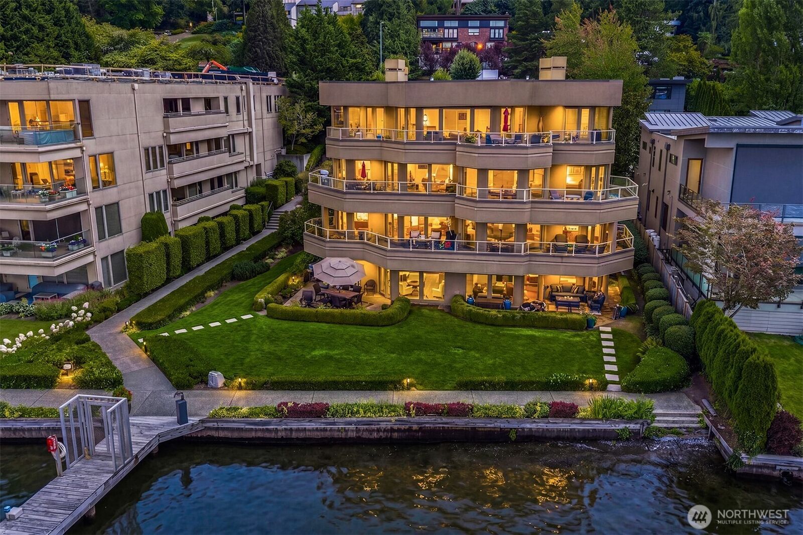 Property Photo: 4817 Lake Washington Boulevard NE 6 WA 98033