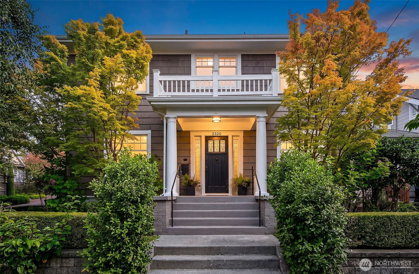 Property Photo: 2320 Nob Hill Avenue N WA 98109