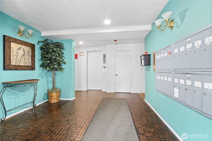 Property Photo: 9255 Greenwood Avenue N 34 WA 98103