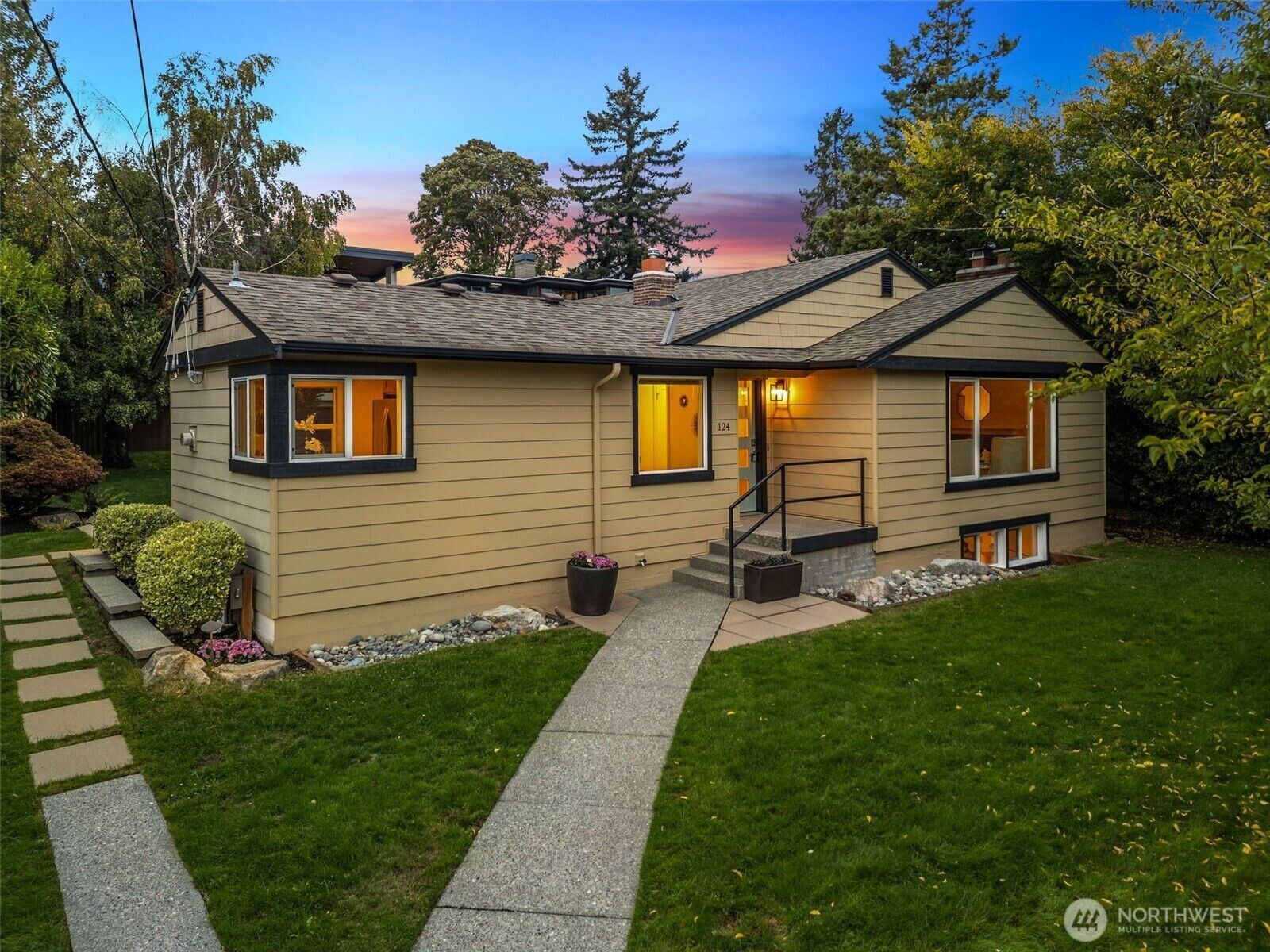 Property Photo: 124 6th Avenue WA 98033