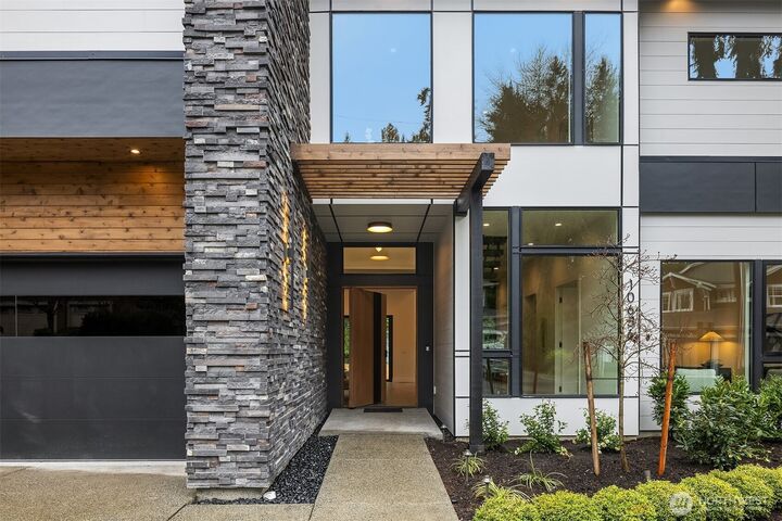 Property Photo:  10656  Woodhaven Lane  WA 98004 