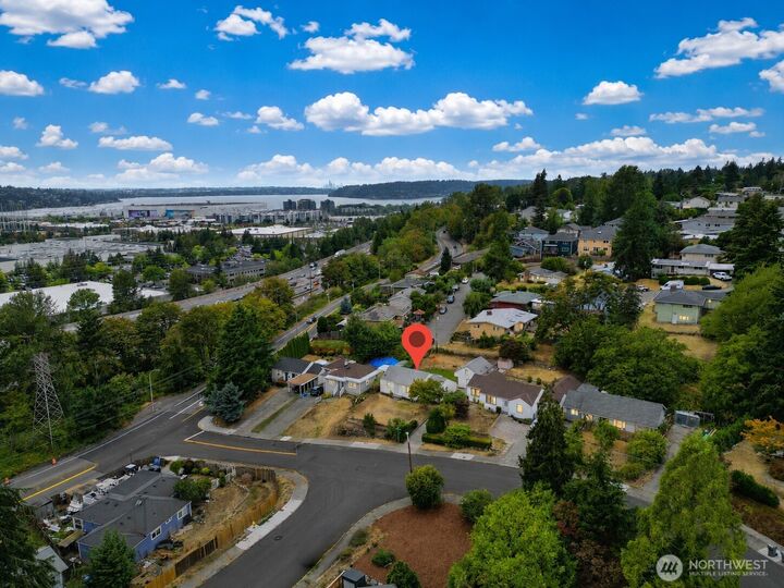 Property Photo:  574  Bronson Way NE  WA 98056 