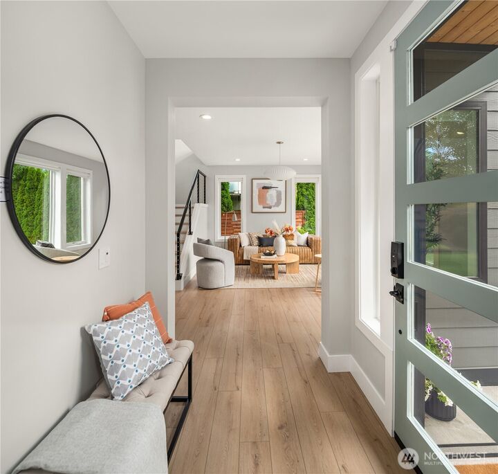Property Photo:  635  17th Avenue W  WA 98033 