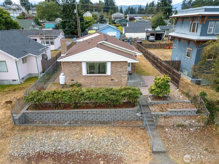 Property Photo: 1812 W 5th St WA 98363