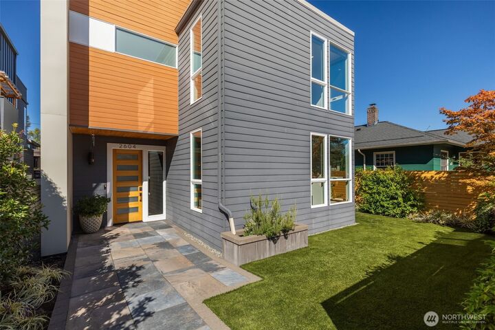 Property Photo:  2604 E Ward Street  WA 98112 