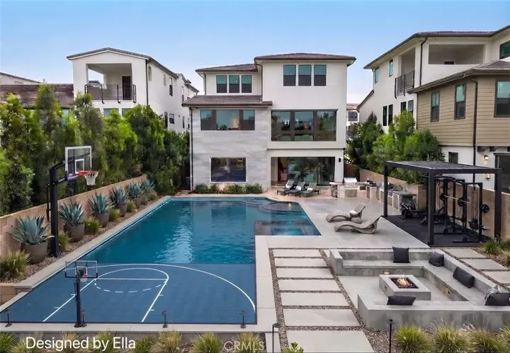 Property Photo:  221 Stage  CA 92618 