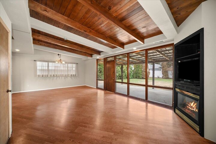 Property Photo:  515 W Nebraska Ave  WA 99215 