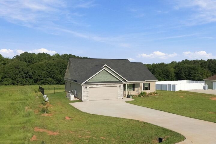 Property Photo: 1416 Oak Ridge Road SC 29341