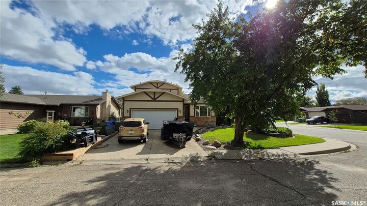 Property Photo:  7531 Pond Place  SK S4Y 1E3 