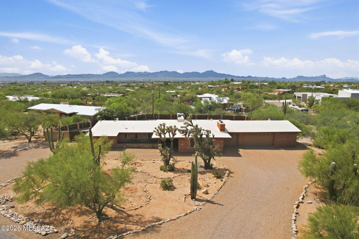 Property Photo:  6615 N Camino De La Karina  AZ 85718 