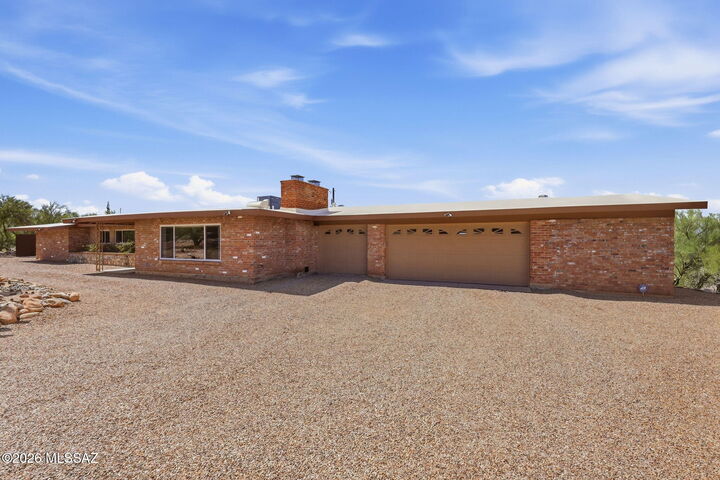 Property Photo: 6615 N Camino De La Karina AZ 85718