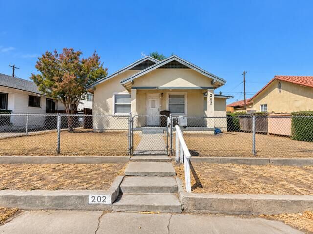 Property Photo: 202 Moneta Avenue CA 93308