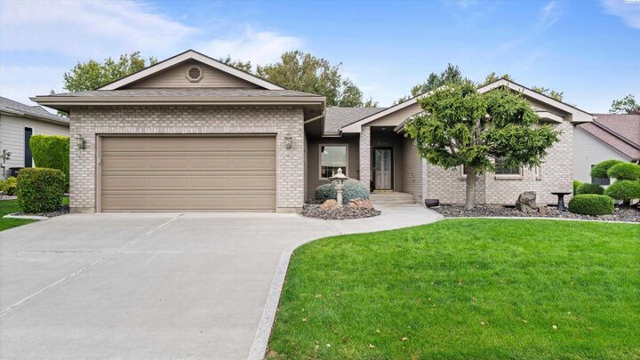 Property Photo:  3200 S Johnson Pl  WA 99337 