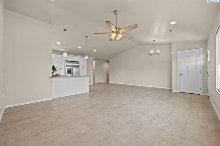 Property Photo: 729 E 14th Ave WA 99337