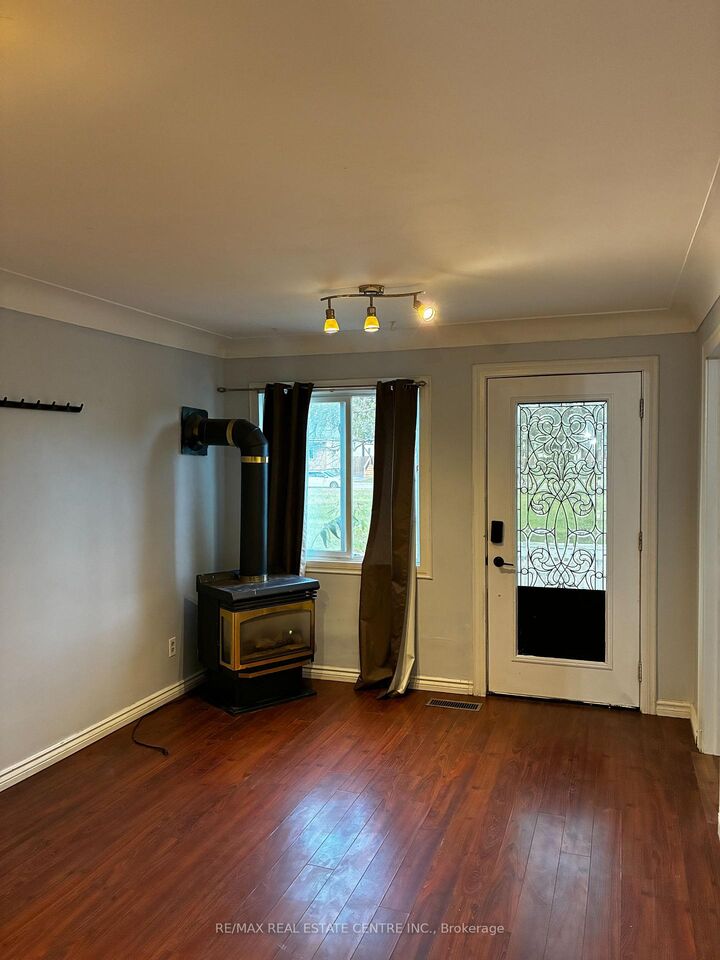Property Photo:  295 Strathearn Avenue  ON L8H 5K8 