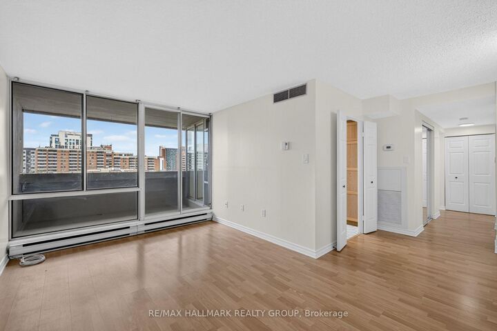 Property Photo:  530 Laurier Avenue W 901  ON K1R 7T1 