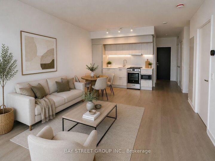 Property Photo:  448 Burnhamthorpe Road W 3204  ON L5B 4M6 